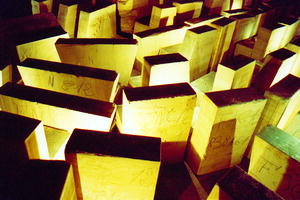 Des blocs de pierre tailles dans une carriere de Vaux sur Seine
